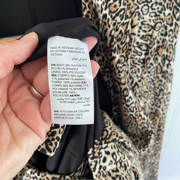 Chico's Leopard Blazer 0 4 6 Women One Button Pockets Cuffs Animal Print - Picture 8 of 10